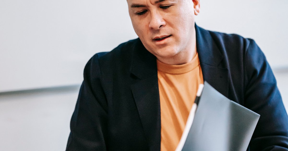 Jak sprawdzić wiarygodność opinii o kursie językowym online