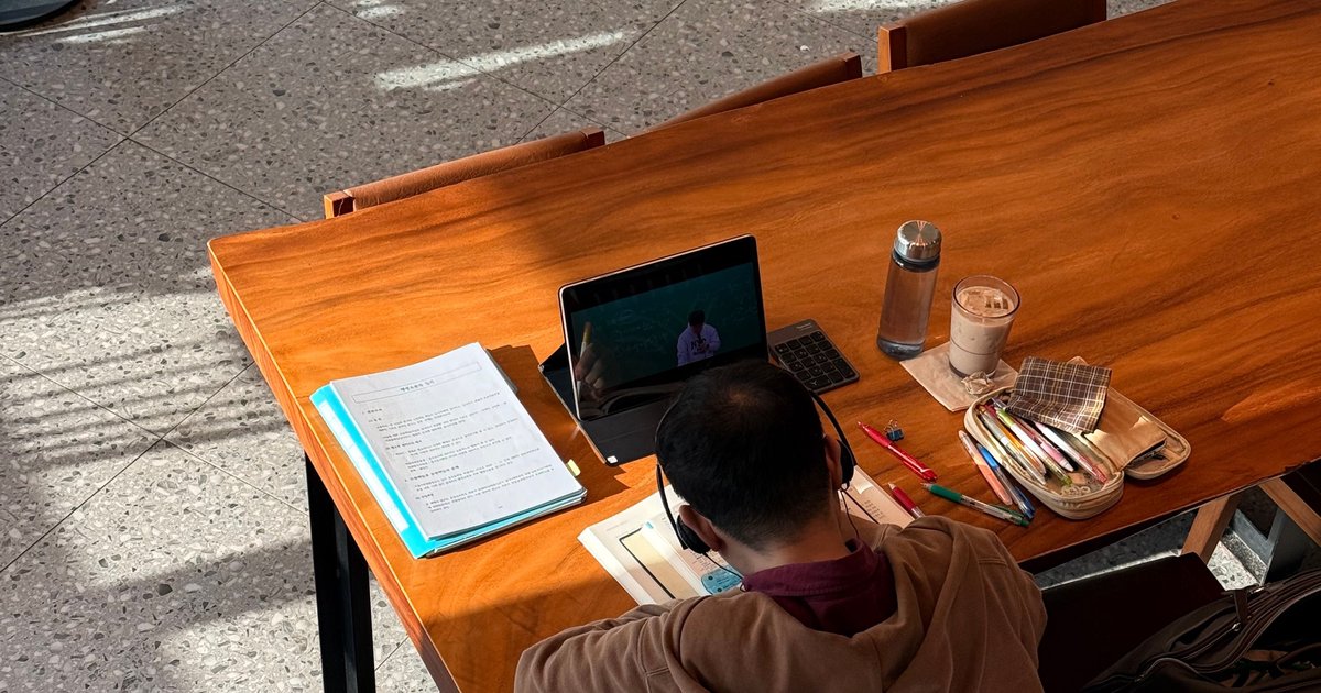 Czy warto podjąć pracę podczas studiów dziennych?